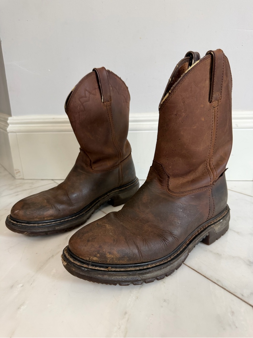 Rocky Men’s 9.5 brown leather midcalf round toe pull on comfort work boots